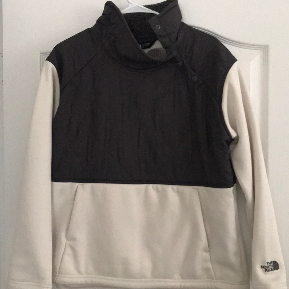 Ladies The Northface Sherpa pullover NWT